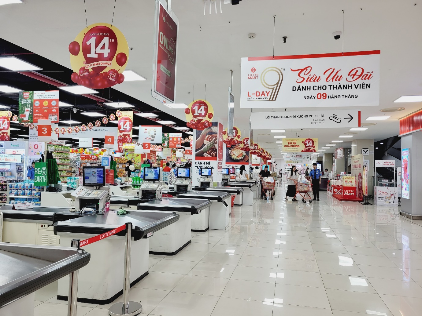 Nhiều chương trình siêu ưu đãi dành riêng cho khách hàng thành viên của LOTTE Mart