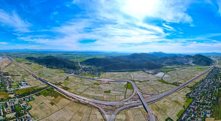 Tận thấy cao tốc Diễn Châu - Bãi Vọt hơn 11.000 tỷ sắp thông xe - 1