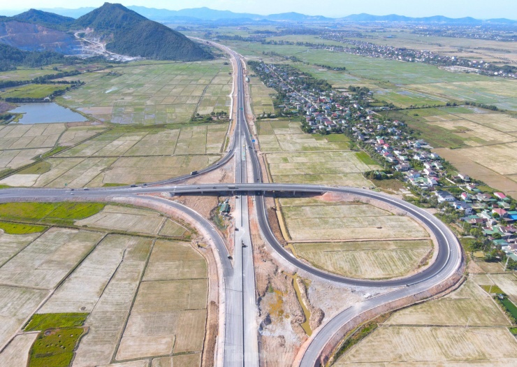 Tận thấy cao tốc Diễn Châu - Bãi Vọt hơn 11.000 tỷ sắp thông xe - 2