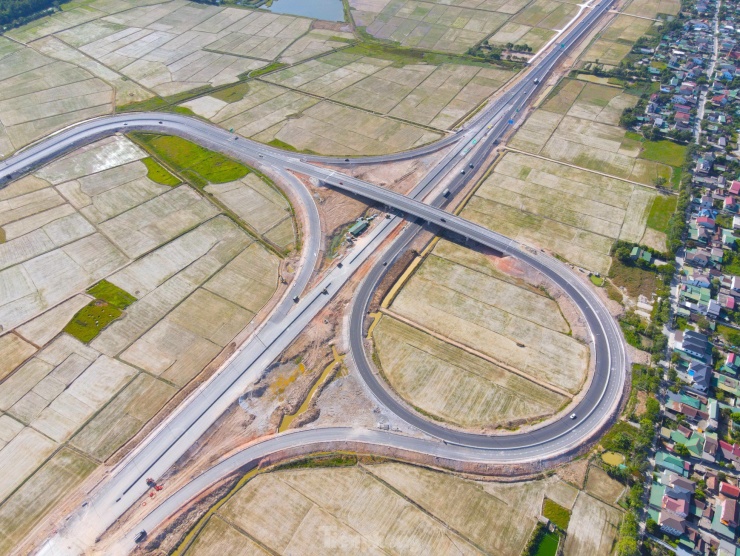Tận thấy cao tốc Diễn Châu - Bãi Vọt hơn 11.000 tỷ sắp thông xe - 4