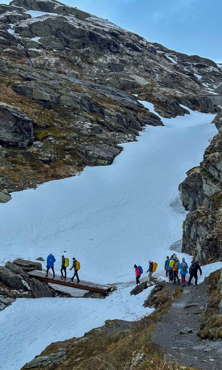 Khách Việt chinh phục Lưỡi quỷ trong bão, tuyết - 6