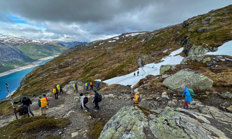 Khách Việt chinh phục Lưỡi quỷ trong bão, tuyết - 7