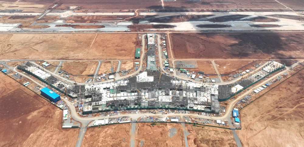 Các gói thầu đang ở giai đoạn tăng tốc, tạo nên đại công trình đồ sộ. Dự kiến, sân bay Long Thành sẽ hoàn thành, đưa vào khai thác trong năm 2026. 