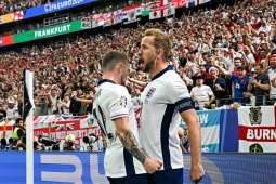 Bóng đá - CĐV ĐT Anh quá nhiệt, nhập viện khẩn cấp vì ăn mừng bàn thắng của Harry Kane