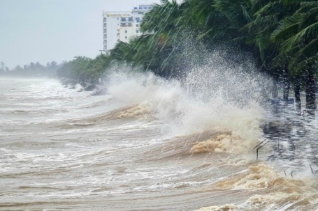 Biển Đông sắp xuất hiện áp thấp nhiệt đới, mưa giông kéo dài tại Nam Bộ