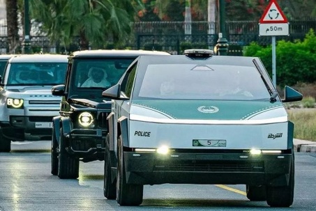 Cảnh sát Dubai mua thêm xe bán tải điện Tesla Cybertruck