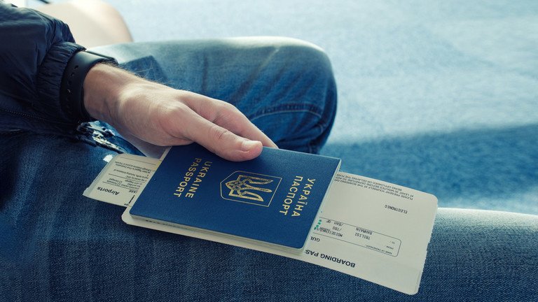 Công dân mang hộ chiếu Ukraine.
