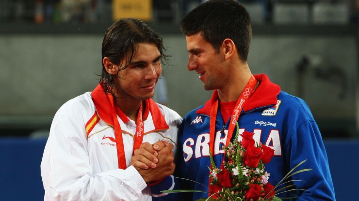 Nadal (trái) và Djokovic (phải) tại Olympic Bắc Kinh 2008