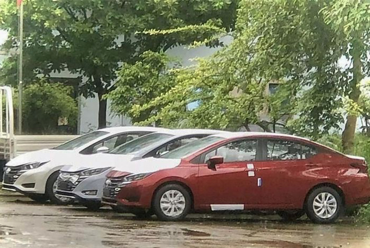 Nissan Almera phiên bản nâng cấp mới lộ diện tại Việt Nam - 1