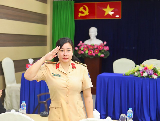 Trung tá Trần Thị Hồng Nhung