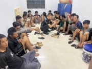 Pháp luật - Giật mình xe ô tô chở 19 đối tượng dương tính với ma túy