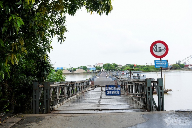 Cầu phao Ninh Cường tại Nam Định đột ngột gãy dầm, nhiều phương tiện giao thông đành quay đầu