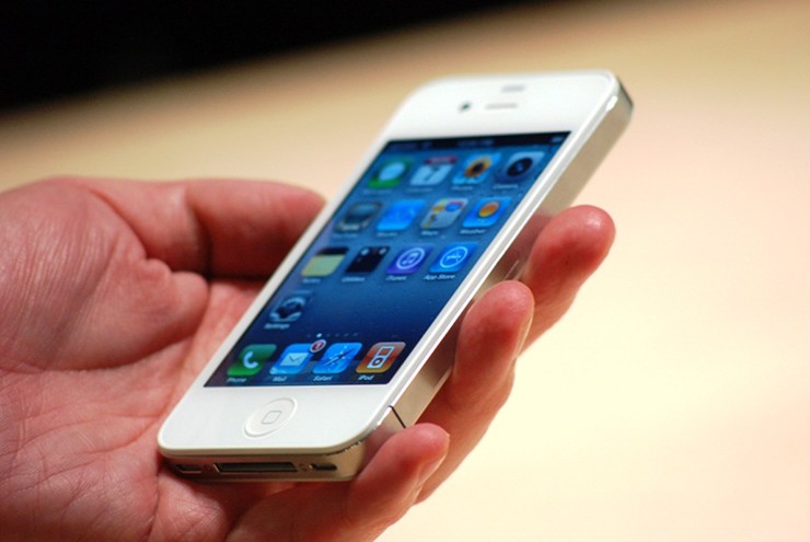 iPhone 4 chứng kiến sự đột phá trong thiết kế của Apple.