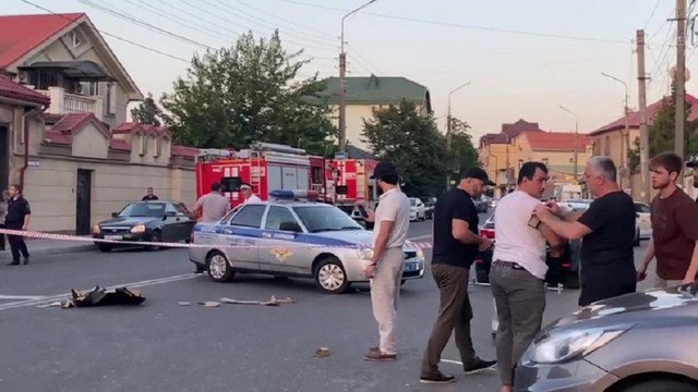 Hình ảnh cho thấy một con phố bị phong tỏa sau vụ tấn công khủng bố ở Dagestan - Nga ngày 23-6. Ảnh: Sputnik