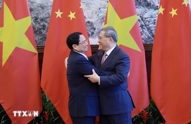 Thủ tướng Phạm Minh Chính và Thủ tướng Trung Quốc Lý Cường. Ảnh: TTXVN