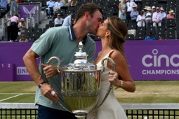 Thể thao - SAO tennis Mỹ có bạn gái xinh đẹp như "Nữ hoàng", vừa vô địch Queen's Club