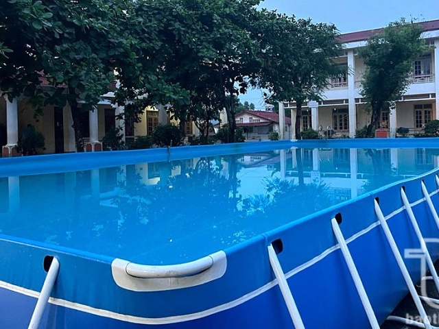 Học sinh lớp 7 đuối nước tại bể bơi của trường