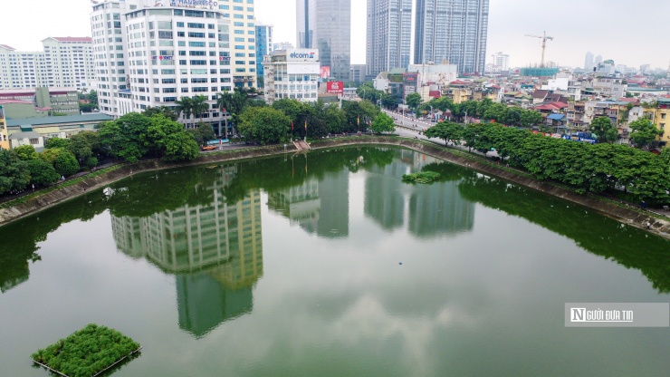 Quận Ba Đình sẽ lát đá cho lòng đường, vỉa hè, đường dạo khu vực hồ Ngọc Khánh và phụ cận; trồng bổ sung cây xanh bảo đảm mật độ 5m2/cây, bổ sung dải cây xanh, vật kiến trúc trang trí; lắp đặt ghế ngồi, thùng rác, nhà vệ sinh công cộng; đèn chiếu sáng đường dạo; cổng chào phố đi bộ.