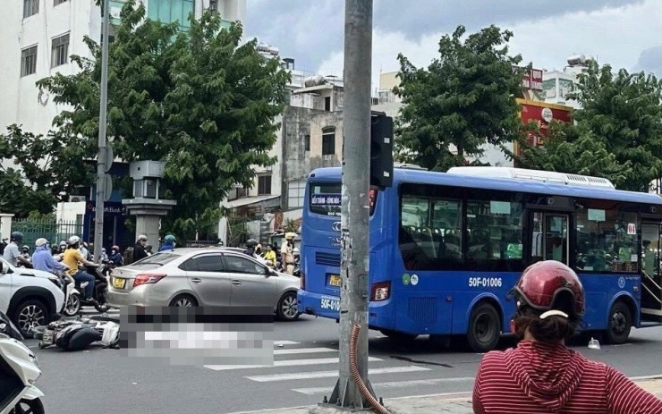 Tai nạn thương tâm: Xe buýt va chạm xe máy, người phụ nữ tử vong