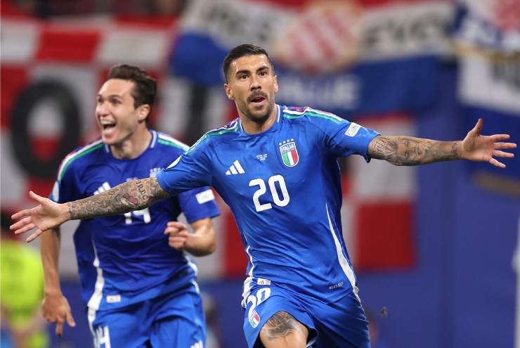 Mattia Zaccagni ghi bàn giúp Italia giành vé đi tiếp