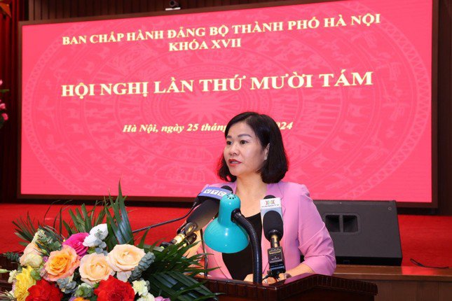 Phó Bí thư Thường trực Thành uỷ Hà Nội Nguyễn Thị Tuyến phát biểu khai mạc hội nghị. Ảnh: HNM.