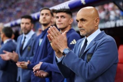 Bóng đá - Italia đi tiếp ở EURO: HLV Spalletti không hài lòng, &quot;người hùng&quot; hưng phấn