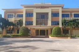 Pháp luật - Tạm giữ hình sự phó giám đốc trung tâm y tế ở Quảng Bình