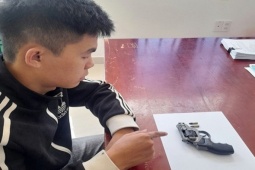 Pháp luật - Mua súng đón tàu ra đảo Phú Quý để giải quyết mâu thuẫn thì bị bắt