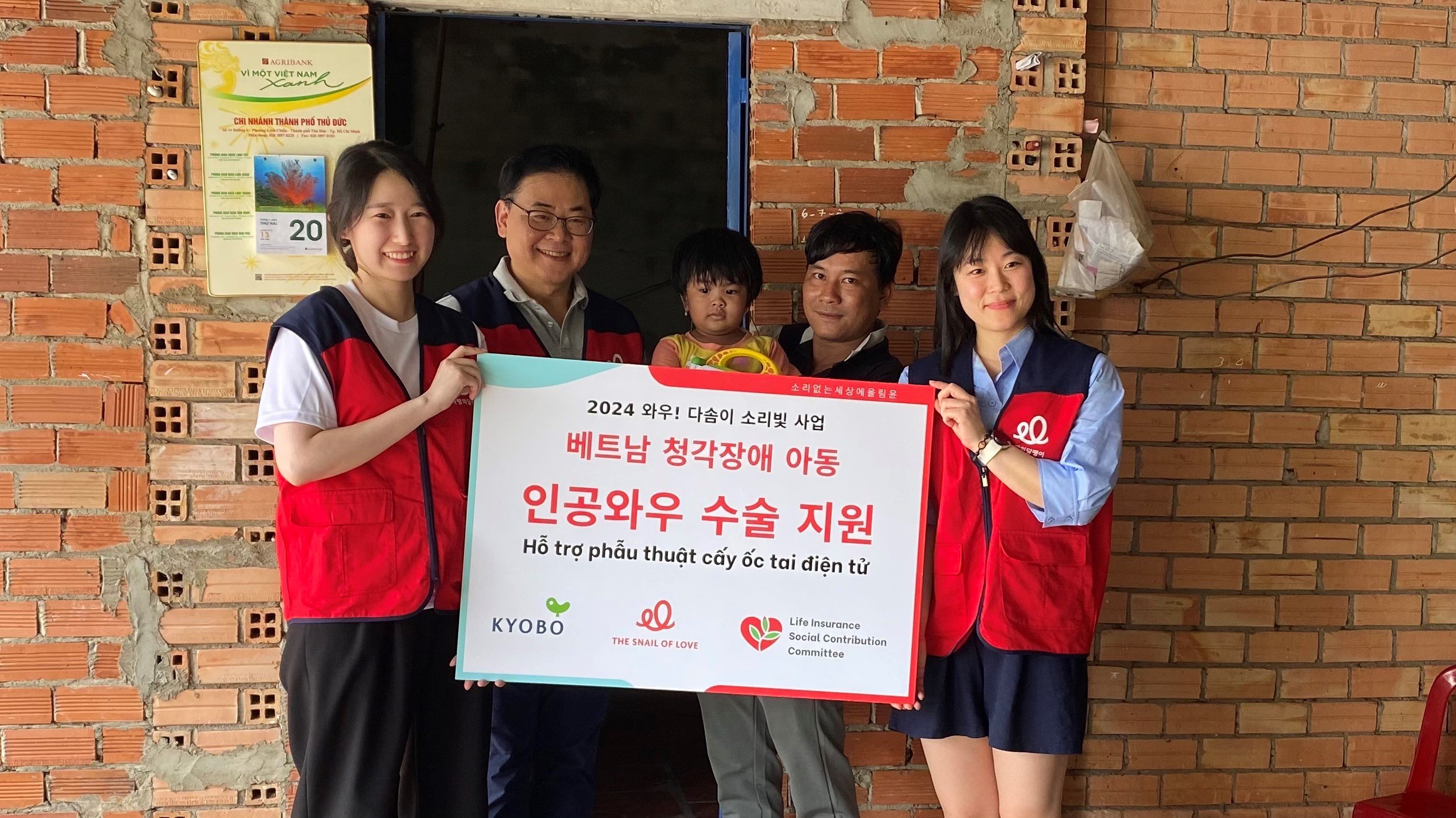 Snail of Love &amp; Kyobo Life Insurance hỗ trợ phẫu thuật cấy ốc tai nghe điện tử cho trẻ em khiếm thính Việt Nam