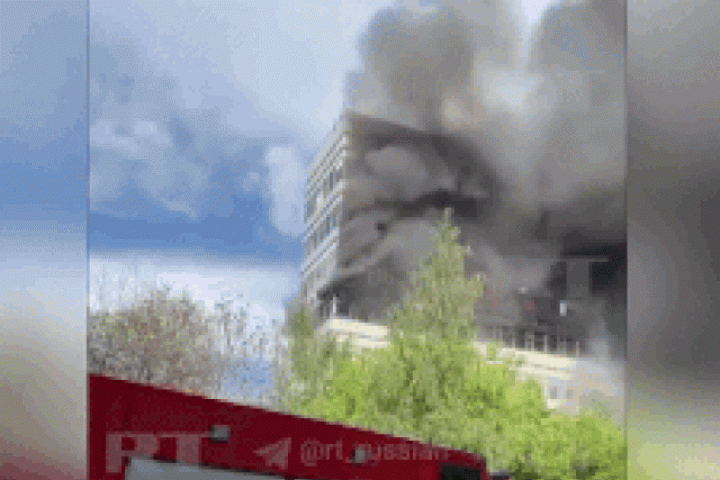 Thế giới - Cháy lớn ở ngoại ô Mátxcơva: Hai người nhảy xuống từ tầng cao, nhiều người bị trần nhà đè trúng