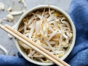 Sức khỏe đời sống - Những người không nên ăn giá đỗ