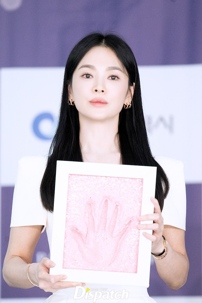 Song Hye Kyo “đốn tim“ fan với vẻ đẹp dịu dàng