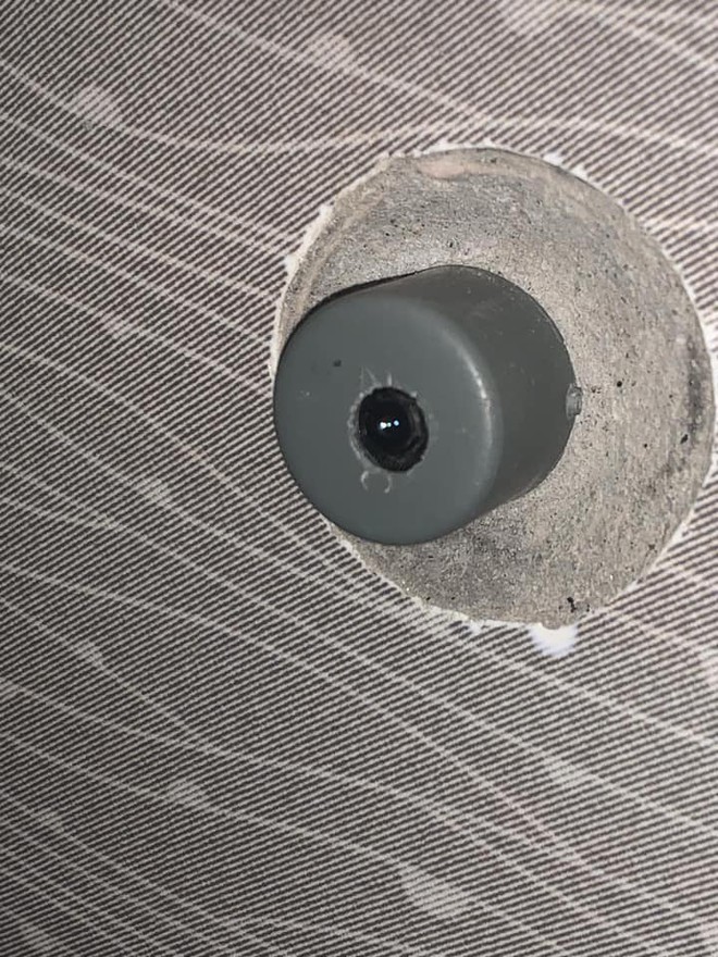 Sốc: Thêm vụ chủ trọ tại Hà Nội lắp camera quay lén trong phòng tắm nữ sinh, thản nhiên thừa nhận "mình lắp lâu rồi" - 3