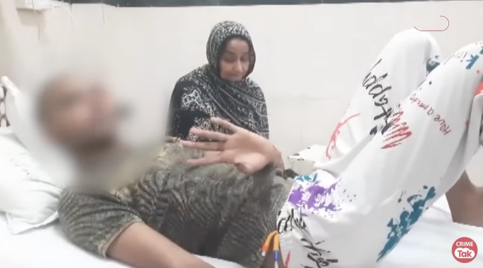 Mujahid, 20 tuổi, trên giường bệnh sau ca phẫu thuật chuyển giới. Ảnh: YouTube