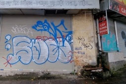 Tin tức trong ngày - Hà Nội 'bất lực' với hình vẽ đường phố?