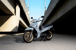 Xe số Yamaha FINN sở hữu 5 vũ khí, sánh cạnh đối thủ Honda Wave RSX