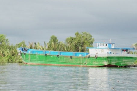 Vụ tai nạn thương tâm trên sông: Bà ngoại đưa cháu về sau tiệc sinh nhật, một bé tử vong vì va chạm với sà lan