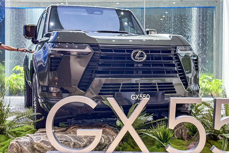 Cận cảnh mẫu xe SUV Lexus GX thế hệ mới tại đại lý, có giá bán từ 6,2 tỷ đồng - 2