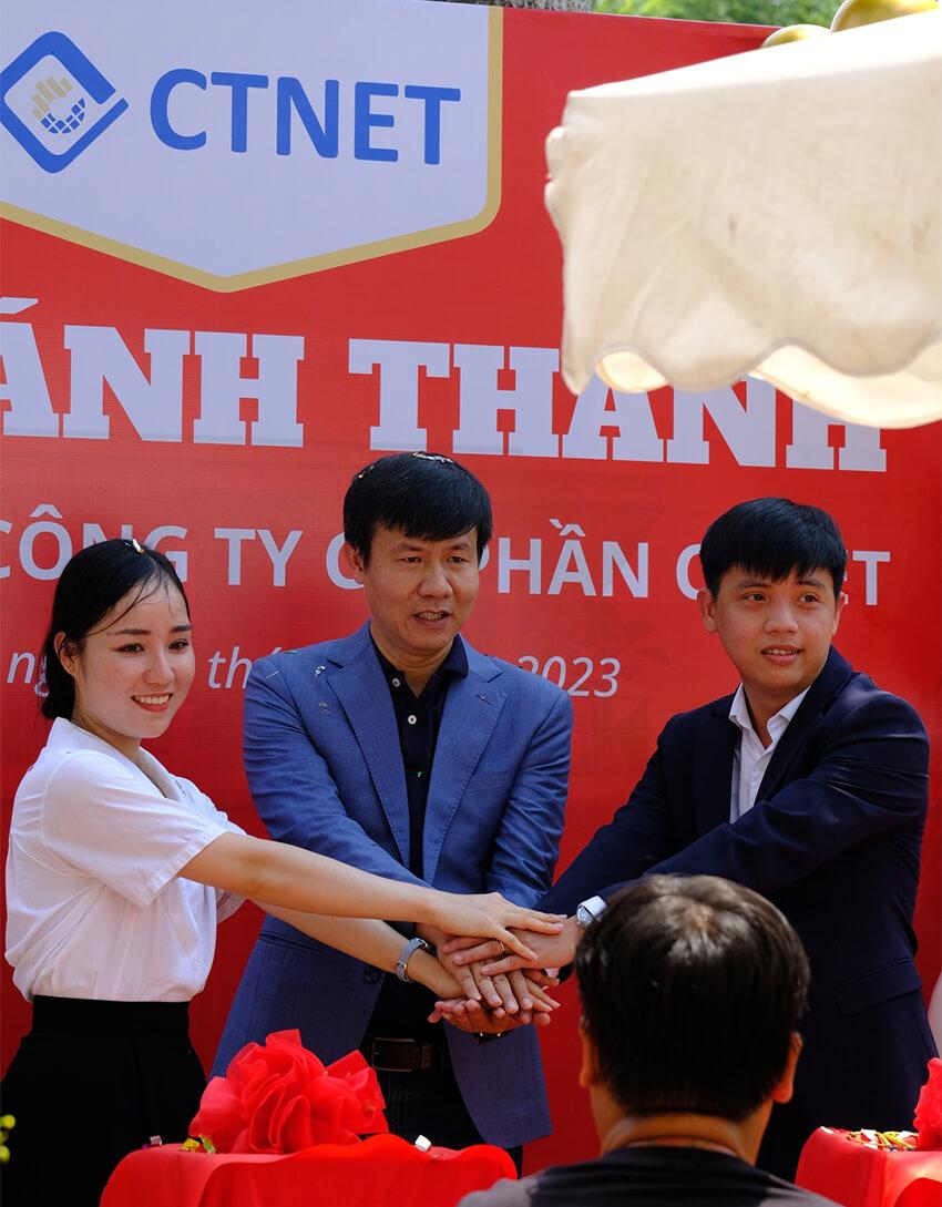 Mai Hồng Nga tham dự lễ cắt băng khánh thành văn phòng công ty CTNET