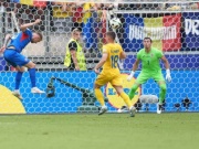 Bóng đá - Video bóng đá Slovakia - Romania: "Thủy chiến" căng thẳng, quả penalty gây tranh cãi (EURO)