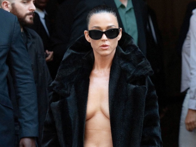 Katy Perry như cởi trần đi xem thời trang