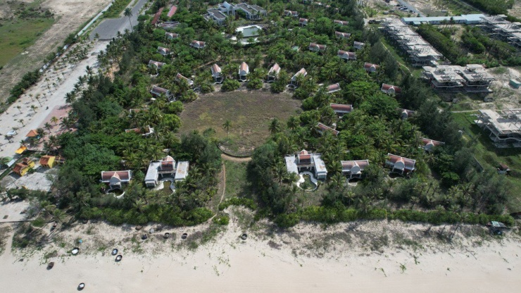 Khu nghỉ dưỡng Pulchra Resort nằm trên đường (Trường Sa, quận Ngũ Hành Sơn, Đà Nẵng) được đầu tư xây dựng với tổng số vốn 12 triệu USD và đưa vào hoạt động từ năm 2013. Ảnh: MINH TRƯỜNG.