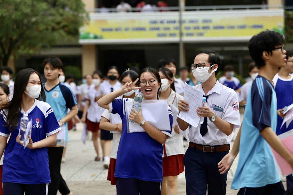 Đề Toán thi tốt nghiệp THPT 2024: Không quá khó! - 11