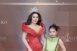 Thời trang - Á hậu nhí Hoàng Vân biểu diễn tại chung kết Mrs Earth Vietnam