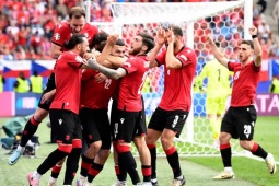 Bóng đá - Georgia từng được trao Huân chương danh dự, 1/3 dân số xem trận đấu lịch sử ở EURO