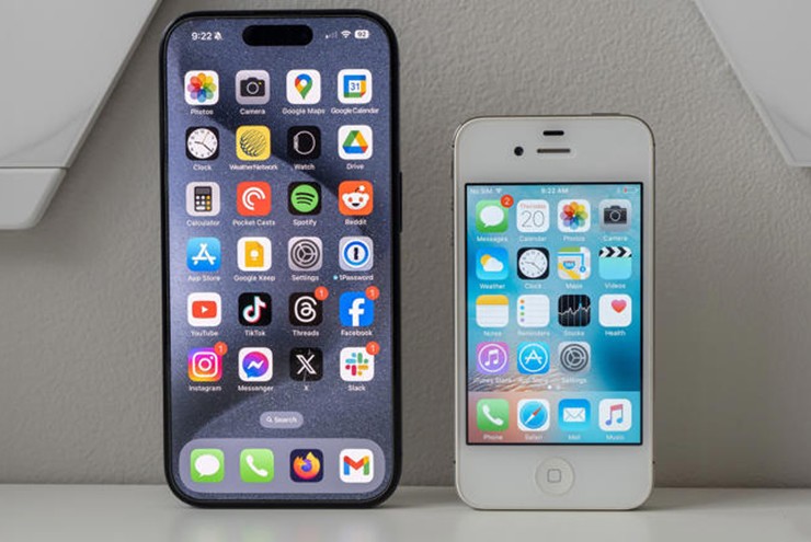 iPhone 4s trông rất nhỏ bé so với iPhone hiện nay.