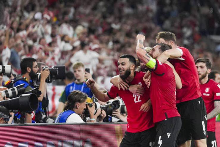 Lịch sử bóng đá Georgia sang trang với chiến thắng 2-0 trước Bồ Đào Nha