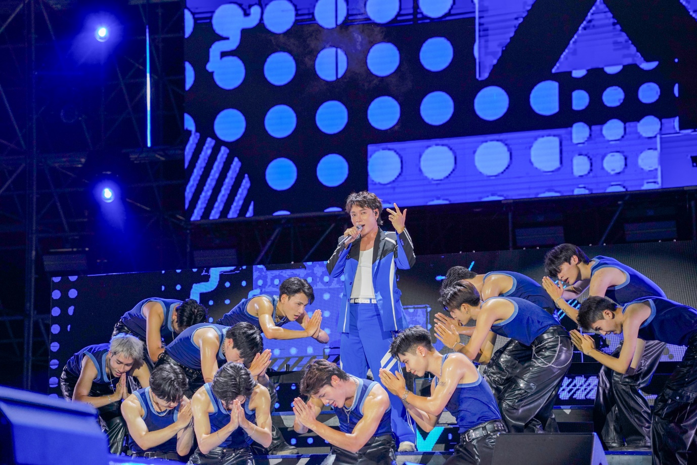 Trúc Nhân trở lại đầy mạnh mẽ sau thời gian dài vắng bóng