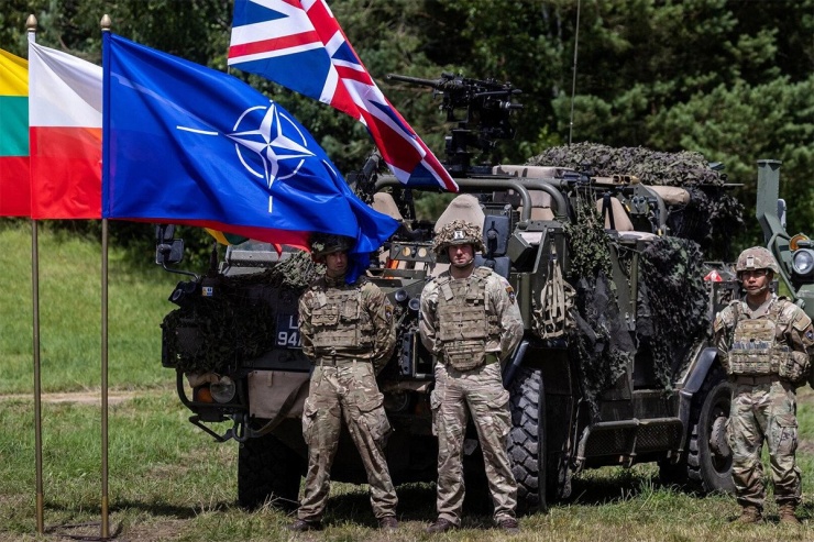 Các binh sĩ tham gia một cuộc tập trận chung của NATO. Ảnh: Politico