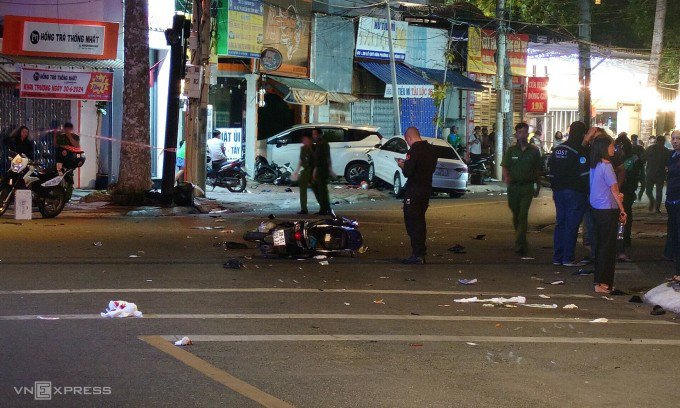 Một xe máy hư hỏng sau tông va. Ảnh: Đăng Khoa